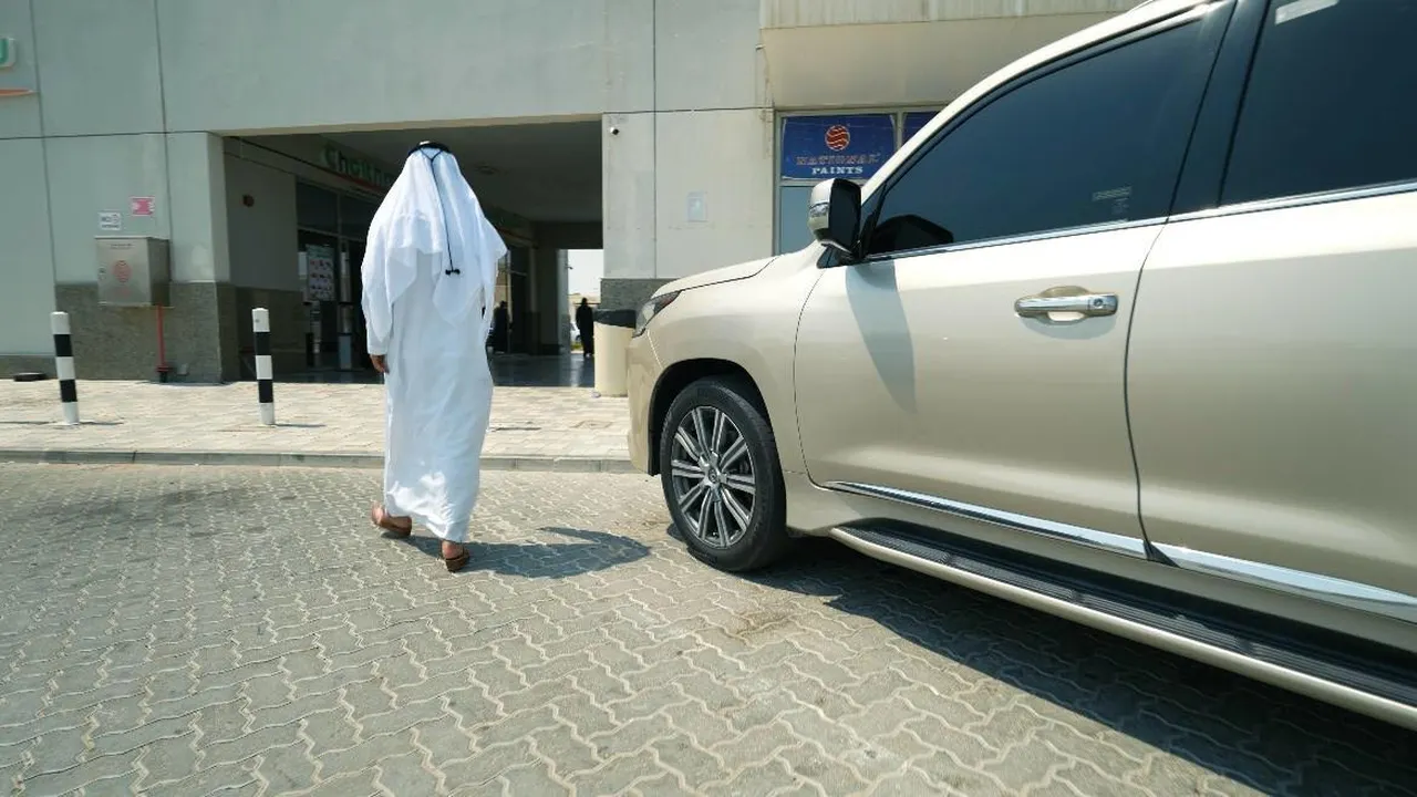 تحذير من شرطة أبوظبي: خطورة ترك المركبة تعمل في الشارع